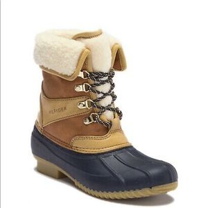 Tommy Hilfigure Mysty Duck Boots Size 8M
